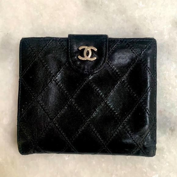 CHANEL Handbags - CHANEL CC Logo Vintage Luxury Black Lambskin Quilted Bifold Wallet Women Men